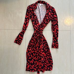 Diane von Fürstenberg 100% silk wrap dress